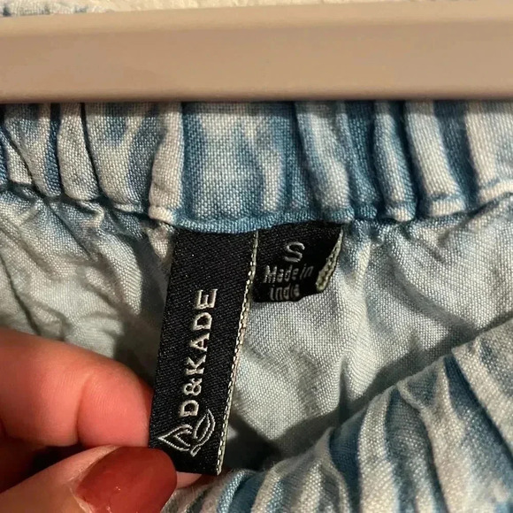 D &Kade crinkled off the shoulder denim blouse size Small - Picture 4 of 5